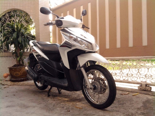 ขออนุญาติขาย Honda CLICK-i สีขาวมุกวิ่ง 12,xxx กิโล โอนให้ฟรีครับ