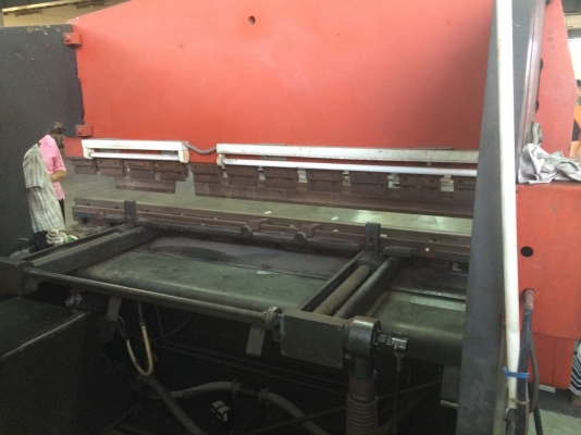 แท่นพับAMADA8ฟุตของญี่ปุ่น