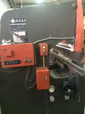 แท่นพับAMADA8ฟุตของญี่ปุ่น