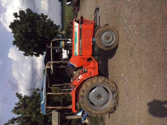 Kubota L1  18 แรง สภาพสวย  ยางดียางสวย  เครื่องสวย เครื่องแน้น  เข้าเกียร์งาย  ไม่ดัง  มีแต่ตัว  ขับเคลื่อน 4 ล้อ สนใจตติดต่อ 089-9638932 อ.ชัยบาดาล จ.ลพบุรี ต.บัวชุม