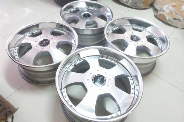 ขายล้อ FABULOUS Made in Japan 18" (หน้าตื้น หลังลึก)หน้า8 หลัง9 ET30 ขายล้อ FABULOUS Made in Japan 18" (หน้าตื้น หลังลึก)หน้า8 หลัง9 ET30