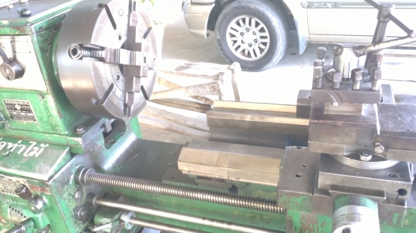 แท่นกลึง 3 เพลา เกียร์บล็อก 6 ฟุต ยี่ห้อชิงฟง ไต้หวัน 83,000