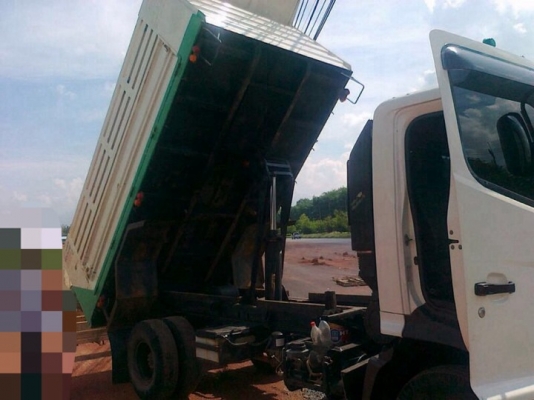 รถฮีโน่  6 ล้อดั้ม 175 แรงม้า ปี 54  ( รถวิ่ง 8x,xxx กม. )  สนใจติดต่อ  081 - 6079515