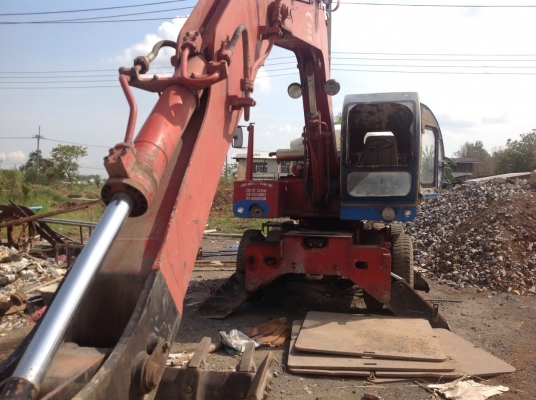 รถขุดล้อยางขนาด พีดับบลิว ๑๕๐ โปรเครน ยูตานิ