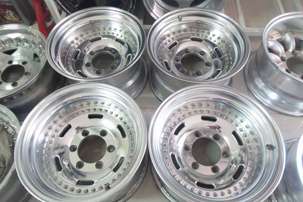 ล้อนำเข้าจากญี่ปุ่น 15x8.5 (ET-ประมาณ30) ลึก5นิ้ว ล้อ2ชิ้น