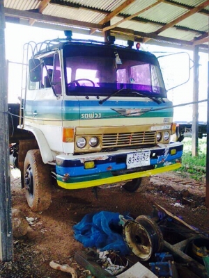 สิบล้อแบบสองเพลา ท้ายลาด ฮีโน่ เครื่อง EK100 ใส่แบคโฮขนาด 200ได้