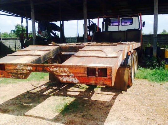 สิบล้อแบบสองเพลา ท้ายลาด ฮีโน่ เครื่อง EK100 ใส่แบคโฮขนาด 200ได้