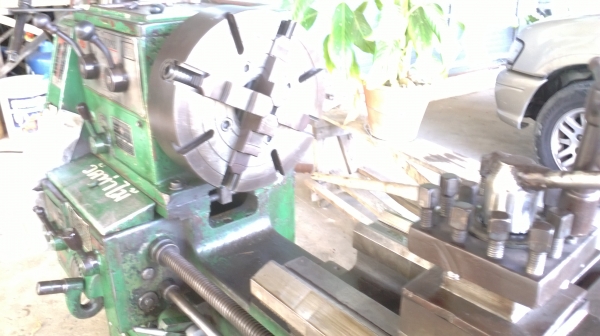 แท่นกลึง 3 เพลา เกียร์บล็อก 6 ฟุต ยี่ห้อชิงฟง ไต้หวัน 83,000