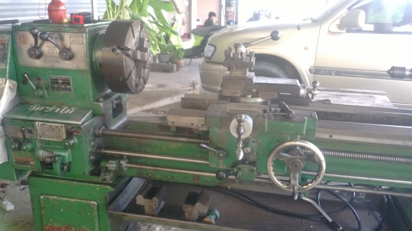 แท่นกลึง 3 เพลา เกียร์บล็อก 6 ฟุต ยี่ห้อชิงฟง ไต้หวัน 83,000