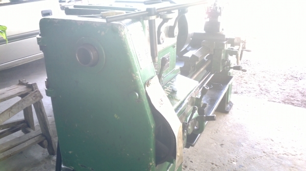 แท่นกลึง 3 เพลา เกียร์บล็อก 6 ฟุต ยี่ห้อชิงฟง ไต้หวัน 83,000