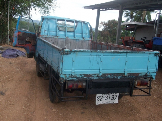 รถบรรทุกพร้อมใช้ หรือเอาใว้ต่ออีแต็นครับ  ขับกลับใด้เลย  88 แรงม้า 65000 ขับกลับใลยครับ