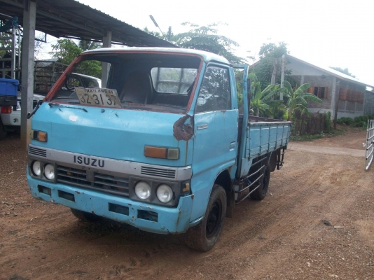 รถบรรทุกพร้อมใช้ หรือเอาใว้ต่ออีแต็นครับ  ขับกลับใด้เลย  88 แรงม้า 65000 ขับกลับใลยครับ