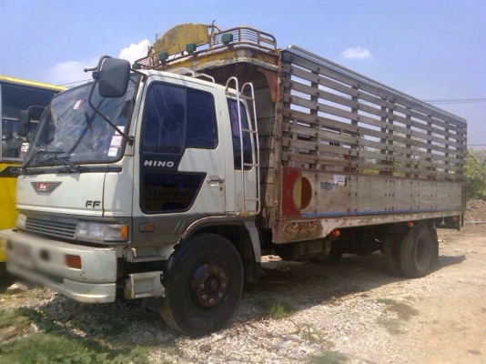 ขายรถบรรทุกหกล้อ HINO 3H เครื่อง 195 แรง ยาง 9.00 กระบะไม่ดัมพ์ ทะเบียนพร้อม