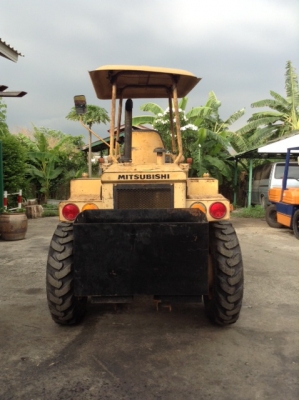 +++ ขายรถตักล้อยาง  MITSUBISHI  WS300  สภาพดี  พร้อมใช้งาน  สนใจรายละเอียดโทร. ได้ครับ 081-659-7598 +++