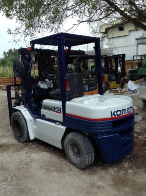 +++ ขายโฟล์คลิฟท์ KOMATSU FD30-11  ขนาด  3  ตัน (รถนอกนำเข้า)  เครื่องยนต์ดีเซล  เสา  4.3  เมตร  3ท่อนฟูลฟรีเข้าตู้  เกียร์ออโตเมติค  งา 1,070  มม.  ยางลม  *** รถนอกสภาพ 90\% พร้อมใช้งาน  สนใจรายละเอียดคุยได้ครับ โทร. 081-659-7598 ***