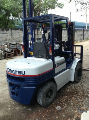 +++ ขายโฟล์คลิฟท์ KOMATSU FD30-11  ขนาด  3  ตัน (รถนอกนำเข้า)  เครื่องยนต์ดีเซล  เสา  4.3  เมตร  3ท่อนฟูลฟรีเข้าตู้  เกียร์ออโตเมติค  งา 1,070  มม.  ยางลม  *** รถนอกสภาพ 90\% พร้อมใช้งาน  สนใจรายละเอียดคุยได้ครับ โทร. 081-659-7598 ***