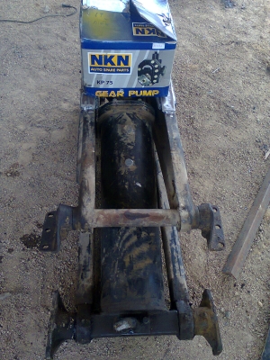 ฝากขายชูดยกด้ำหกตันของหกล้อพร้อมปั้มปั่นน้ำมัน