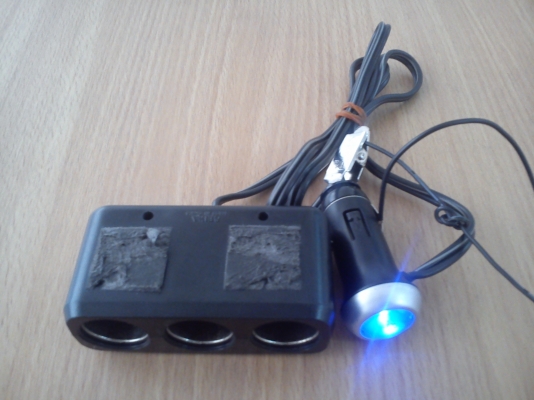 ช่องต่อไฟรถยนต์เสียบกับที่จุดบุหรี่ 3ช่อง ช่องต่อไฟรถยนต์เสียบกับที่จุดบุหรี่ 3ช่อง