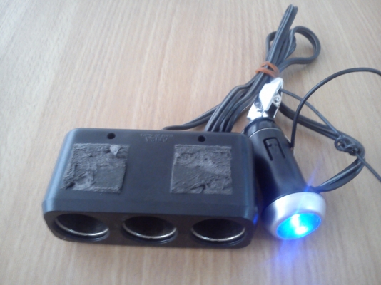 ช่องต่อไฟรถยนต์เสียบกับที่จุดบุหรี่ 3ช่อง ช่องต่อไฟรถยนต์เสียบกับที่จุดบุหรี่ 3ช่อง