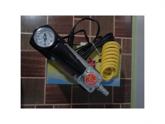 ปั้มสูบลม พกพา มีไฟฉุกเฉิน ใช้ไฟรถยนต์ ราคานี้รวมส่ง ปั้มสูบลม พกพา มีไฟฉุกเฉิน ใช้ไฟรถยนต์ ราคานี้รวมส่ง