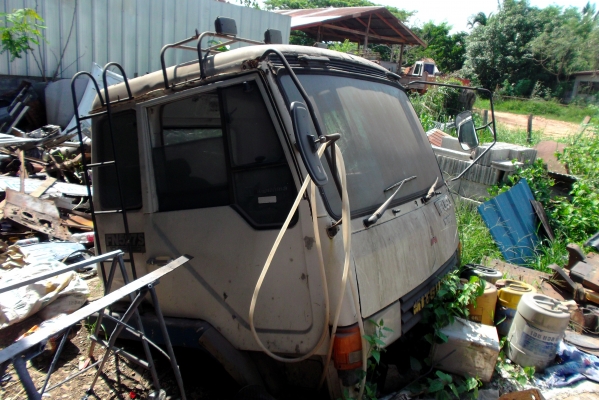 ขายด่วนรถสิบล้อหลงเทเลอร์ขึ้นแบคโฮPC200เครือง6D15