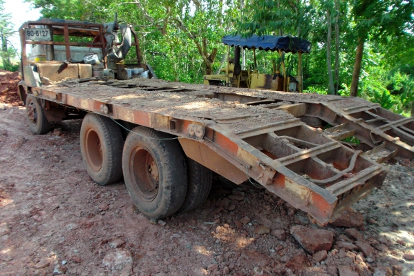 ขายด่วนรถสิบล้อหลงเทเลอร์ขึ้นแบคโฮPC200เครือง6D15