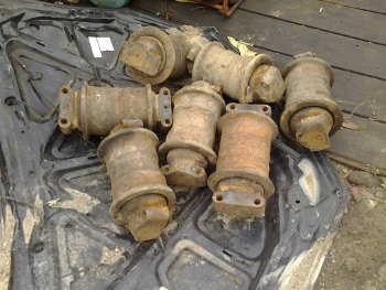 ขาย อะไหล่รถขุด - แทรค โรลเลอร์ สำหรับรถขุด แบคโฮ HITACHI CX200 ราคาตัวละ 3,500 บาท