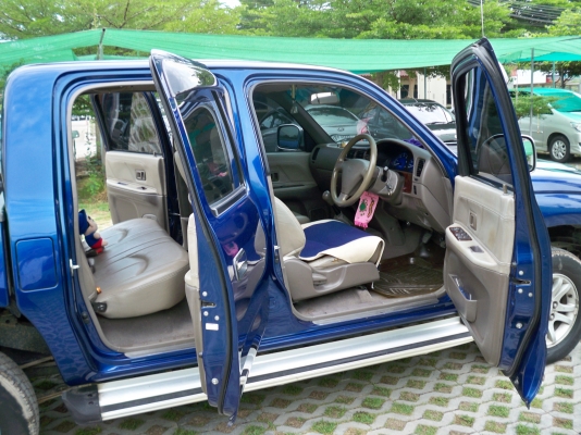 ขาย TOYOTA Sport cruicer 4 ประตู เครื่อง D4D ปี46