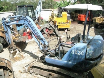 อยากขายครับ - รถขุดสวยๆ รุ่นใหม่ ๆ แบบนี้ นานมาที AIRMAN: AX30 เครื่อง ISUZU พร้อมลายหัวเจาะ หัวกระแทก พร้อมใช้งาน