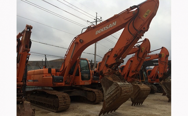 รถแบคโฮมือสอง DOOSAN-DX220LC สภาพรถเยี่ยม 090-268-2646