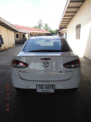mazda 2 สีขาว 4 ประตู ปี 2012