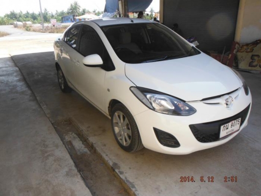mazda 2 สีขาว 4 ประตู ปี 2012