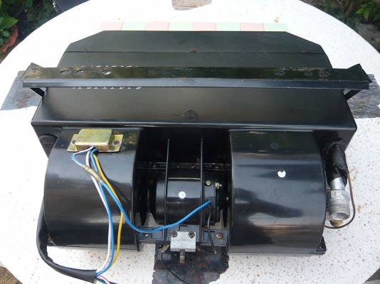 ขายตู้แอร์แขวนหน้าปรับได้แบบสองช่องมีช่องลมเสริม