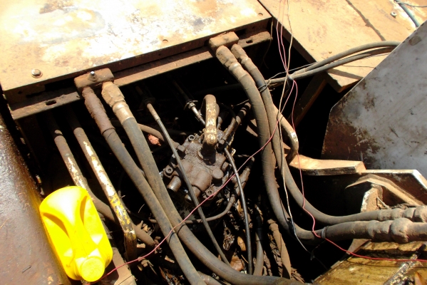 ขายด่วนแบคโฮเอฟทู2.8รถทํางานทุกวันไมมีโหลดโช่ดีตัวเดินดี