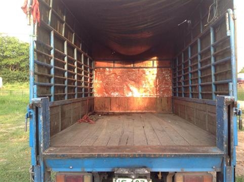 ขายด่วน!! ISUZU4ล้อ ป้ายเล็ก120แรงพร้อมลิฟยกของ