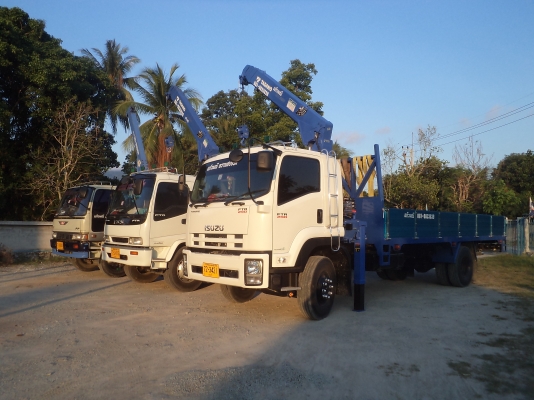 แก้วมณี ทรานสปอร์ต รถเฮี๊ยบรับจ้างชลบุรี 3 - 5 ตัน โทร.081-9833839