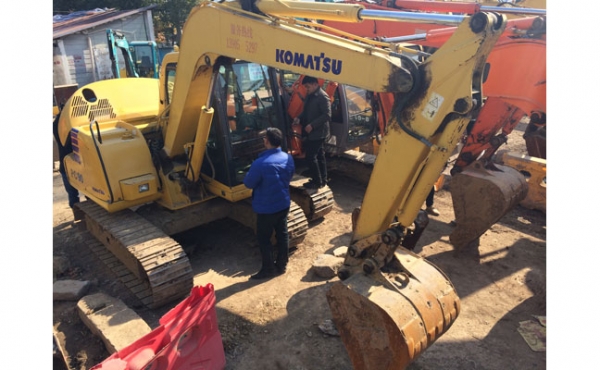 รถแบคโฮมือสอง KOMATSU PC90 สภาพรถเยี่ยม 090-268-2646