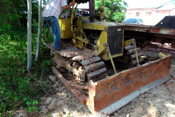 ขายด่วนรถแทรกเตอร์ตีนตะขาบKOMATSUD2-2พร้อมใช้งาน