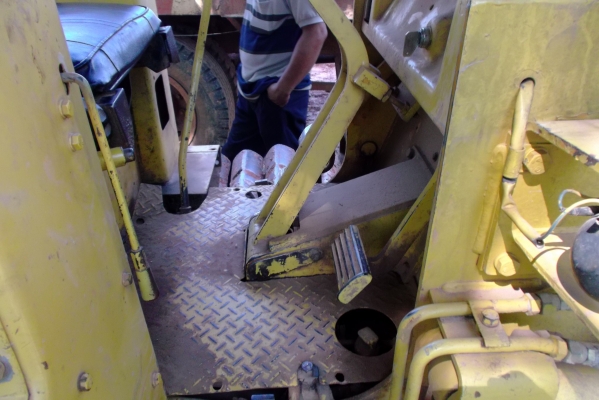 ขายด่วนรถแทรกเตอร์ตีนตะขาบKOMATSUD2-2พร้อมใช้งาน