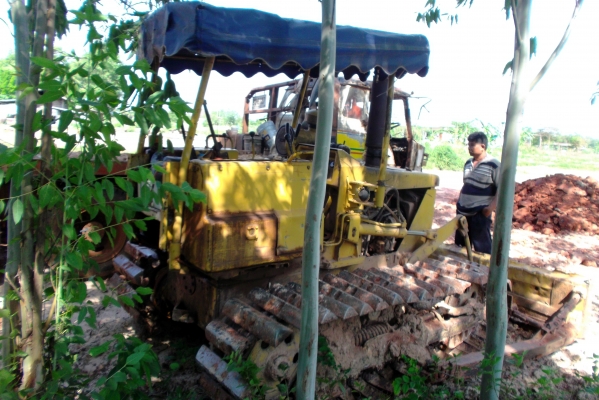 ขายด่วนรถแทรกเตอร์ตีนตะขาบKOMATSUD2-2พร้อมใช้งาน