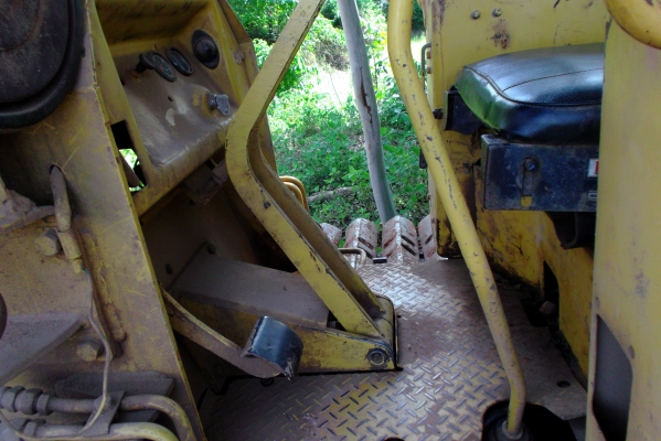 ขายด่วนรถแทรกเตอร์ตีนตะขาบKOMATSUD2-2พร้อมใช้งาน