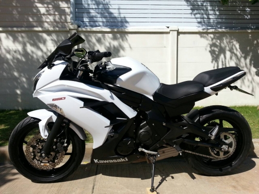 ขายNINJA 650 2013 มีนาคม สีขาว ออกศูนย์เรียว รถซื้อเงินสด เจ้าของมือเดียว สภาพใหม่ใช้น้อย 5,8xxกม.(แท้)พร้อมประกันชั้น1ถึงปี58ครับ ดูแลดี ขี่ไม่ลากรอบสูง ท่อผ่าเสียงทุ้ม เพราะไม่แผด รถสมบูรณ์ไม่มีปัญหาใดๆครับ พร้อมของแต่ง หาอยู่ไม่ผิดหวังครับ           ไม