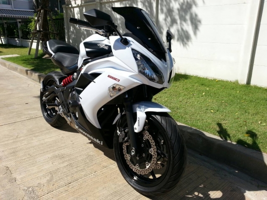 ขายNINJA 650 2013 มีนาคม สีขาว ออกศูนย์เรียว รถซื้อเงินสด เจ้าของมือเดียว สภาพใหม่ใช้น้อย 5,8xxกม.(แท้)พร้อมประกันชั้น1ถึงปี58ครับ ดูแลดี ขี่ไม่ลากรอบสูง ท่อผ่าเสียงทุ้ม เพราะไม่แผด รถสมบูรณ์ไม่มีปัญหาใดๆครับ พร้อมของแต่ง หาอยู่ไม่ผิดหวังครับ           ไม