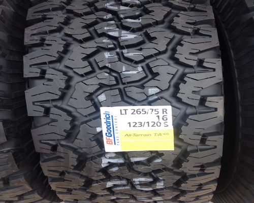 ขายยาง BF goodrich 265/75R16 ราคาเส้นละ 9000 บาท