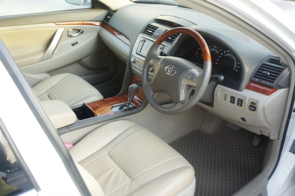TOYOTA CAMRY ปี 2007 เครื่อง2.4 V รถสวย ARIBAG 4 ใบ เบรค ABS เบาะหนังปรับไฟฟ้า ปุ่ม PUSH START พวงมาลัยมัลติฟังชั่น รีโมทเซ็นทัลร็อค ล้อMAX เครื่องเดิมๆวิ่งดีมาก เกรียร์AUTO ช่วงล่างแน่น แอร์หน้า+หลัง สีสวย ภายในลายไม้สภาพเหมือนใหม่ สีสวย จัดไฟแนนได้