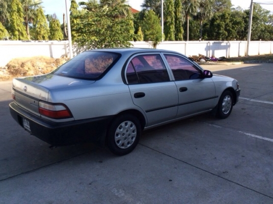 ขายรถ โตโยต้า โคโรล่า สามห่วง ปี 94 เครื่อง 1.3 หัวฉีด เกียร์ธรรมดา ภายในเบาะหนัง แอร์เย็นฉ่ำ ตัวถังเดิมมากๆๆ ไม่มีชน สีเต็มเงา คู่มือครบ เครื่องมือเดิมจากป้ายแดง รถขับดีครับ พร้อมใช้ครับ มือเดียวป้ายแดง