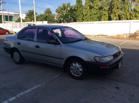 ขายรถ โตโยต้า โคโรล่า สามห่วง ปี 94 เครื่อง 1.3 หัวฉีด เกียร์ธรรมดา ภายในเบาะหนัง แอร์เย็นฉ่ำ ตัวถังเดิมมากๆๆ ไม่มีชน สีเต็มเงา คู่มือครบ เครื่องมือเดิมจากป้ายแดง รถขับดีครับ พร้อมใช้ครับ มือเดียวป้ายแดง