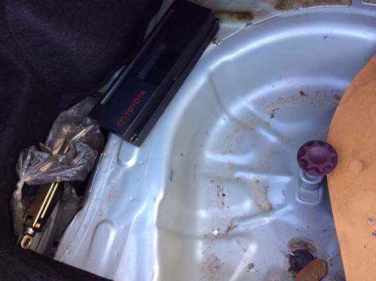 ขายรถ โตโยต้า โคโรล่า สามห่วง ปี 94 เครื่อง 1.3 หัวฉีด เกียร์ธรรมดา ภายในเบาะหนัง แอร์เย็นฉ่ำ ตัวถังเดิมมากๆๆ ไม่มีชน สีเต็มเงา คู่มือครบ เครื่องมือเดิมจากป้ายแดง รถขับดีครับ พร้อมใช้ครับ มือเดียวป้ายแดง