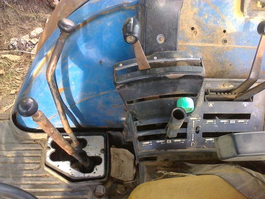 ขายฟอร์ด  7910  ZF  สองเภา  6  สูบดันหน้าผานสาม   ไม่มีทะเบียน   พร้อมใช้งาน