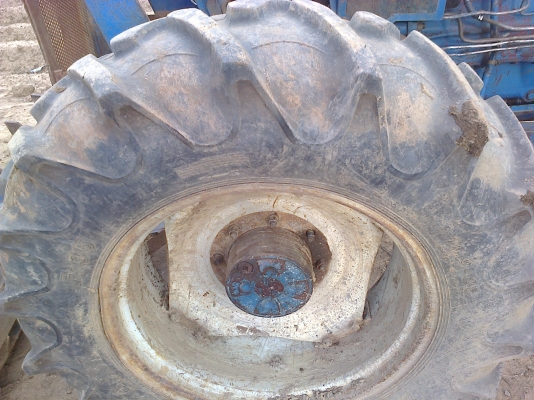 ขายฟอร์ด  7910  ZF  สองเภา  6  สูบดันหน้าผานสาม   ไม่มีทะเบียน   พร้อมใช้งาน